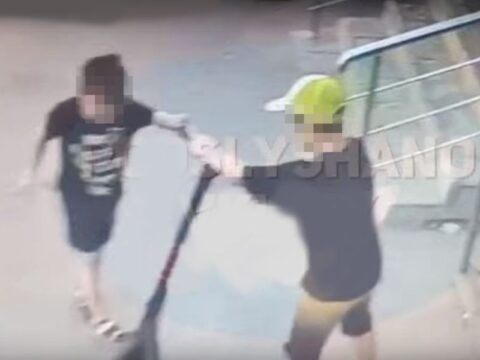 Дети украли электросамокат на улице Мира прямо под камерой Без рубрики 